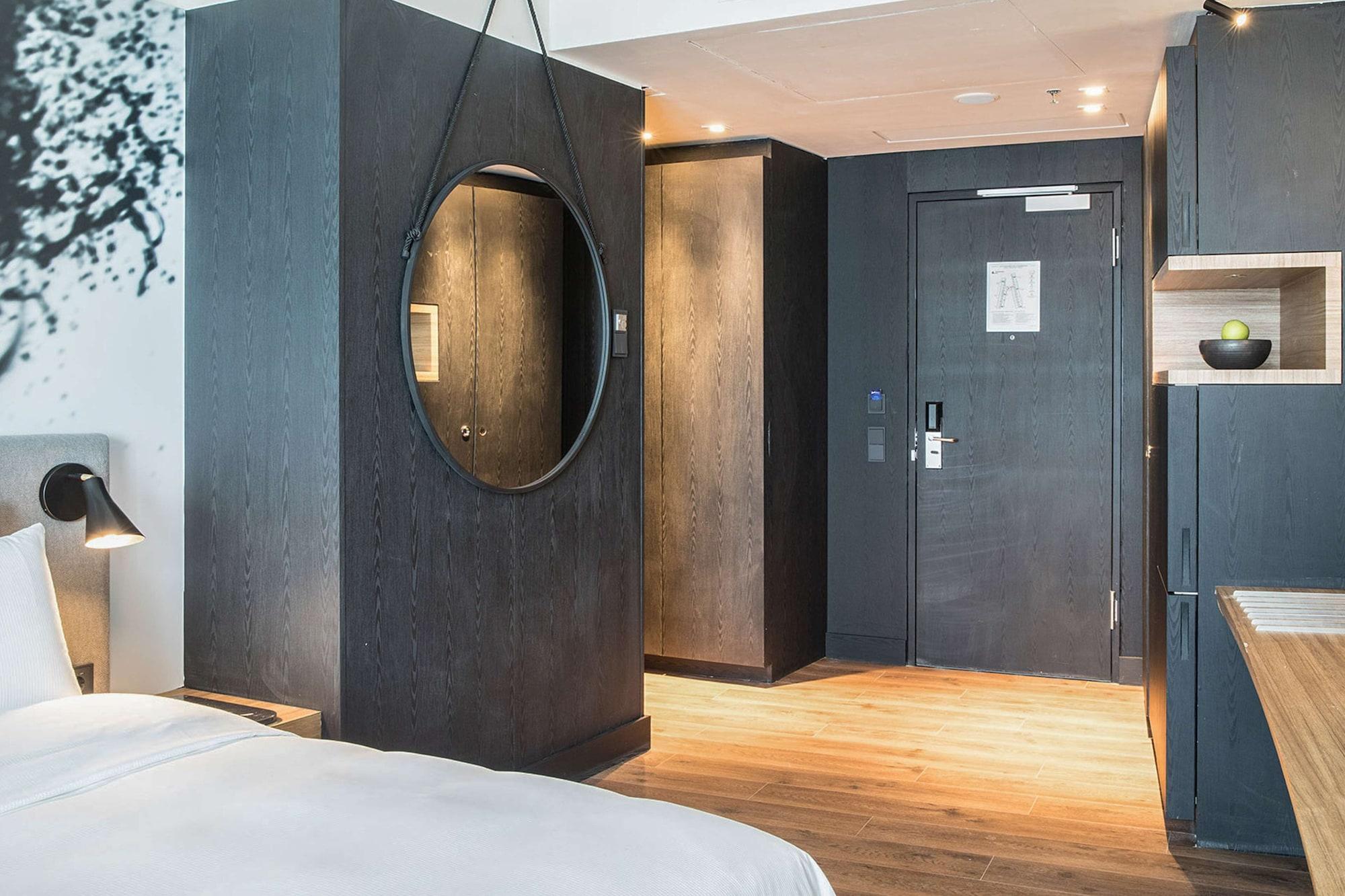 เรดิสัน บลู โฮเต็ล โคล์น Hotel โคโลญ ภายนอก รูปภาพ
